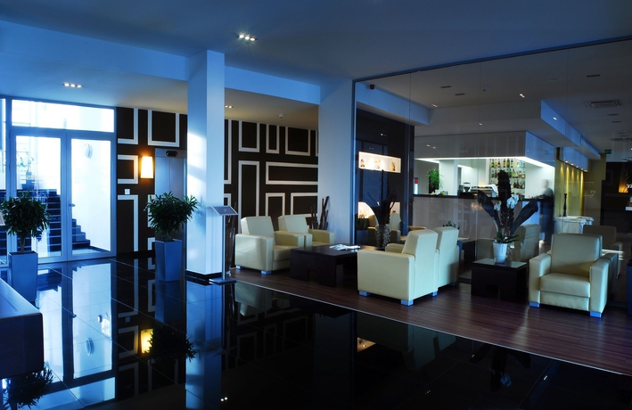 Imagen de los interiores del Hotel Aston Business. Foto 9