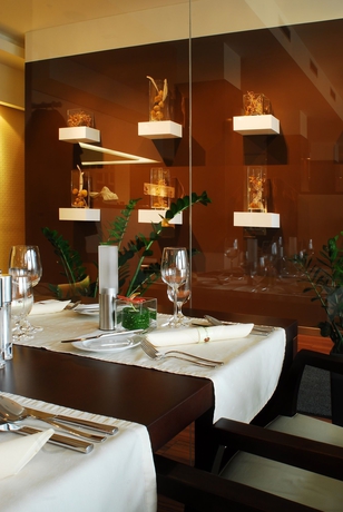 Imagen del bar/restaurante del Hotel Aston Business. Foto 3