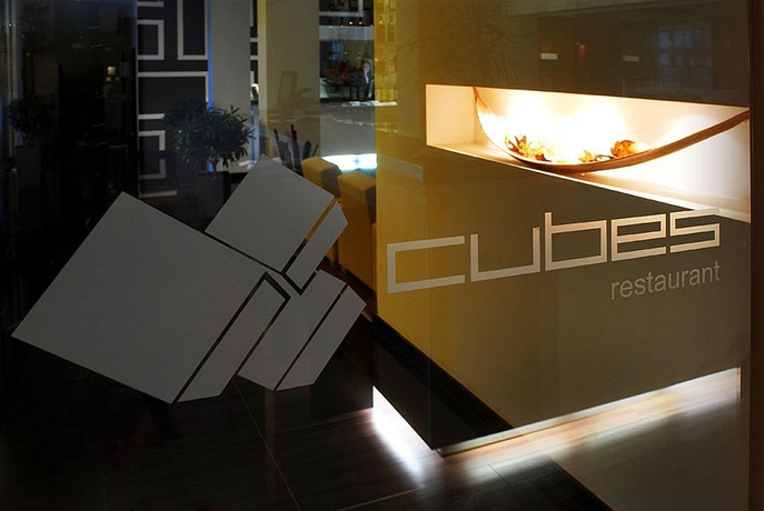 Imagen del bar/restaurante del Hotel Aston Business. Foto 4