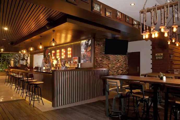 Imagen del bar/restaurante del Hotel Aston Canggu Beach Resort. Foto 2