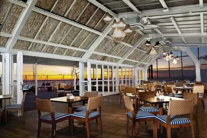 Imagen del bar/restaurante del Hotel Aston Canggu Beach Resort. Foto 3