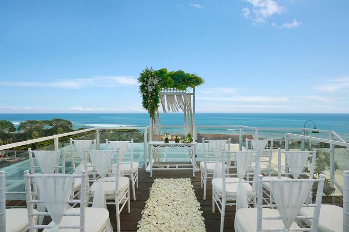 Imagen de los exteriores del Hotel Aston Canggu Beach Resort. Foto 12