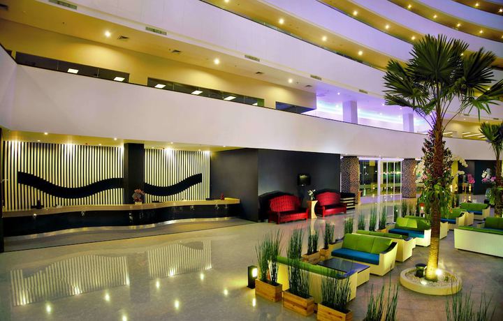 Imagen de los interiores del Hotel Aston Cirebon and Convention Center. Foto 20