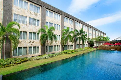 Imagen de la piscina del Hotel Aston Denpasar and Convention Center - Chse Certified. Foto 10