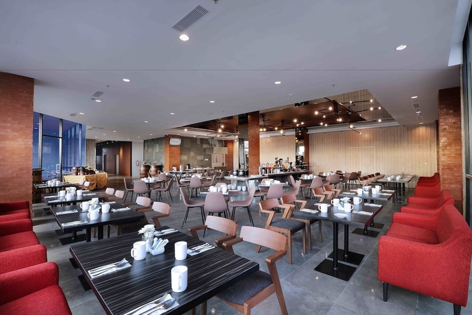 Imagen del bar/restaurante del Hotel Aston Inn Pandanaran - Semarang. Foto 3
