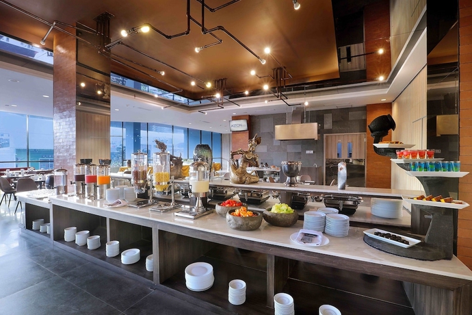 Imagen del bar/restaurante del Hotel Aston Inn Pandanaran - Semarang. Foto 4