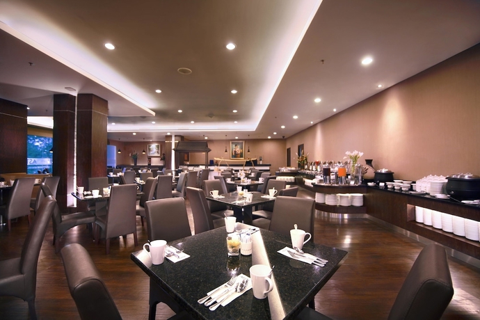 Imagen del bar/restaurante del Hotel Aston Jember and Conference Center. Foto 3