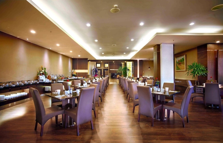 Imagen del bar/restaurante del Hotel Aston Jember and Conference Center. Foto 5