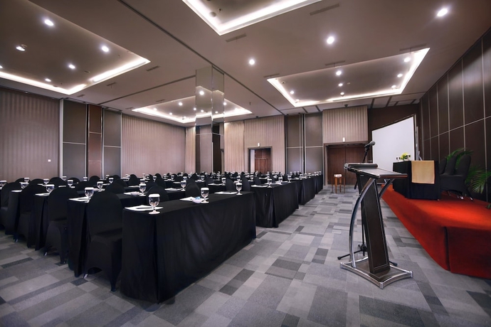 Imagen de los interiores del Hotel Aston Jember and Conference Center. Foto 18