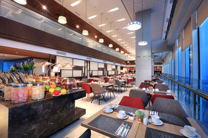 Imagen del bar/restaurante del Hotel Aston Kartika Grogol Hotel and Conference Center. Foto 2