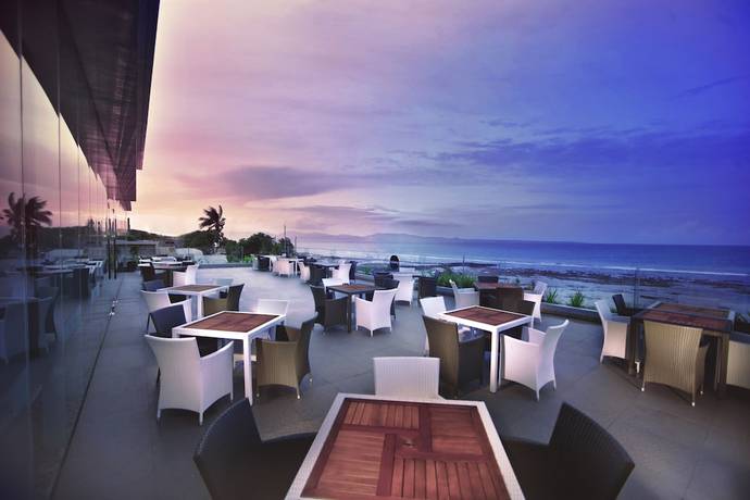 Imagen de los exteriores del Hotel Aston Kupang and Convention Center. Foto 5