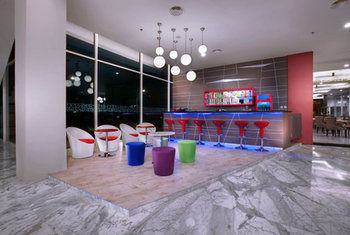 Imagen de los exteriores del Hotel Aston Lampung City. Foto 12