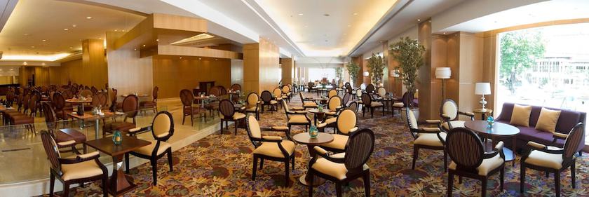 Imagen del bar/restaurante del Hotel Aston Manado. Foto 5