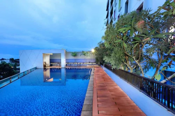 Imagen de la piscina del Hotel Aston Palembang and Conference Center. Foto 16