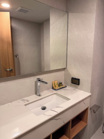 Imagen de la habitación del Hotel Aston Pattaya. Foto 7