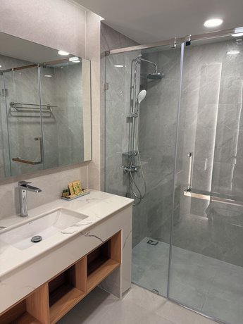 Imagen de la habitación del Hotel Aston Pattaya. Foto 11