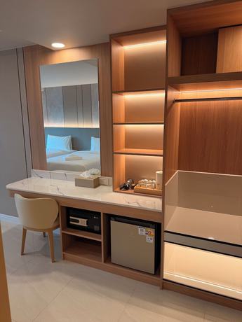 Imagen de la habitación del Hotel Aston Pattaya. Foto 13