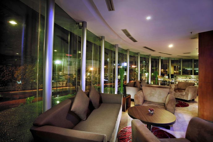 Imagen de los interiores del Hotel Aston Pluit and Residence. Foto 10