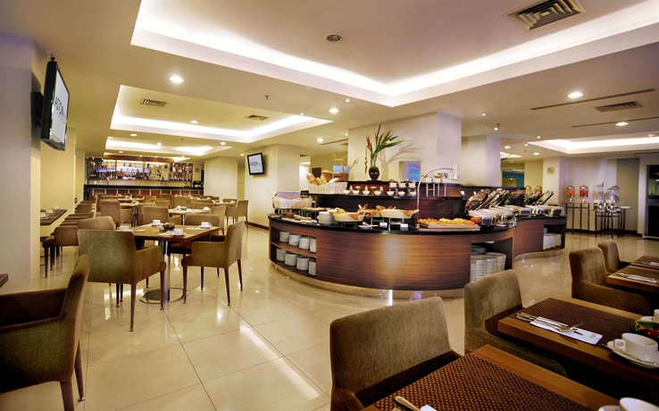 Imagen del bar/restaurante del Hotel Aston Pluit and Residence. Foto 2