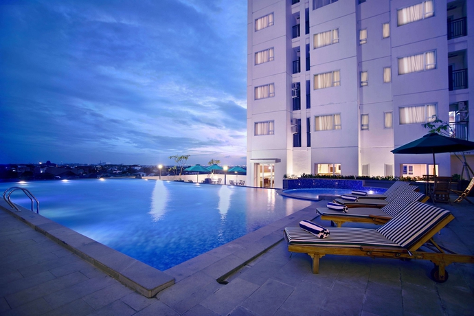 Imagen de la piscina del Hotel Aston Pluit and Residence, Penjaringan. Foto 16