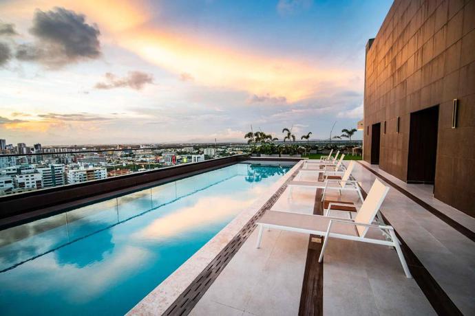 Imagen de la piscina del Hotel Aston Rubi City Suites. Foto 8