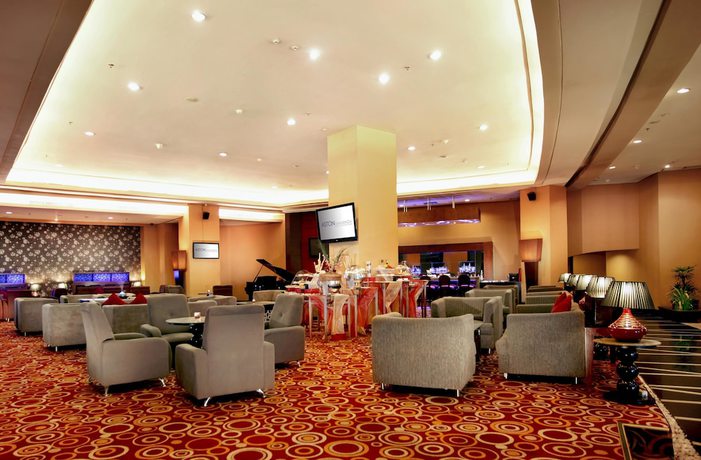 Imagen del bar/restaurante del Hotel Aston Samarinda and Convention Center. Foto 2