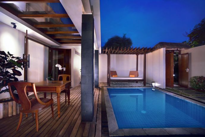 Imagen de la piscina del Hotel Aston Sunset Beach Resort - Gili Trawangan. Foto 16