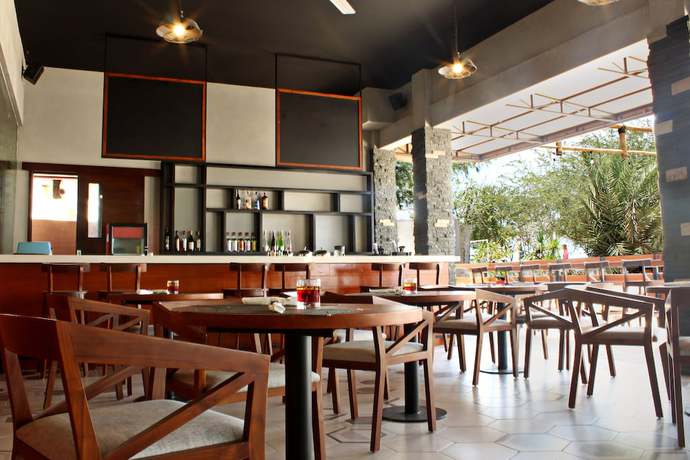 Imagen del bar/restaurante del Hotel Aston Sunset Beach Resort - Gili Trawangan. Foto 3
