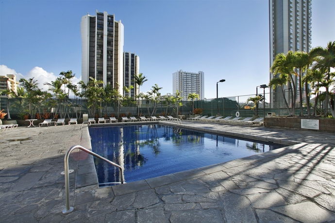 Imagen de la piscina del Hotel Aston Waikiki Sunset. Foto 15