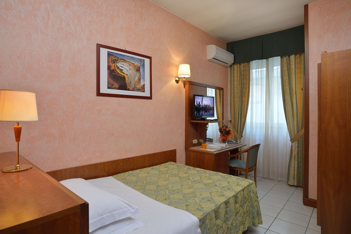 Imagen de la habitación del Hotel Astor, Bolonia. Foto 5