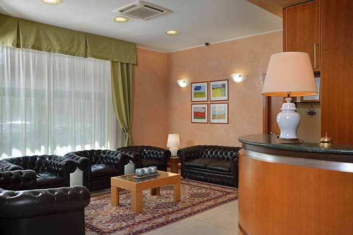 Imagen de los interiores del Hotel Astor, Bolonia. Foto 16