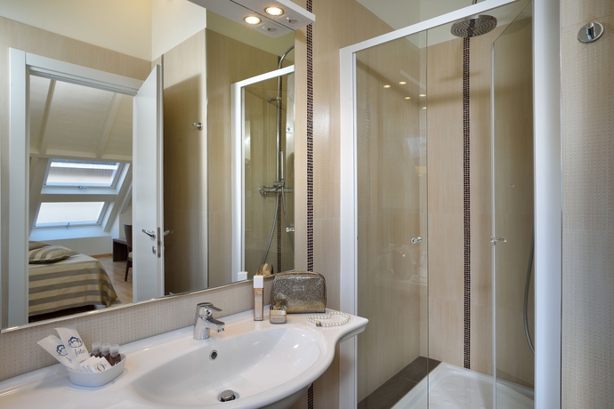 Imagen de la habitación del Hotel Astor, Bolonia. Foto 9