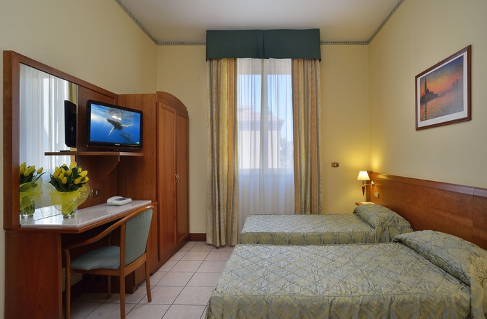 Imagen de la habitación del Hotel Astor, Bolonia. Foto 12