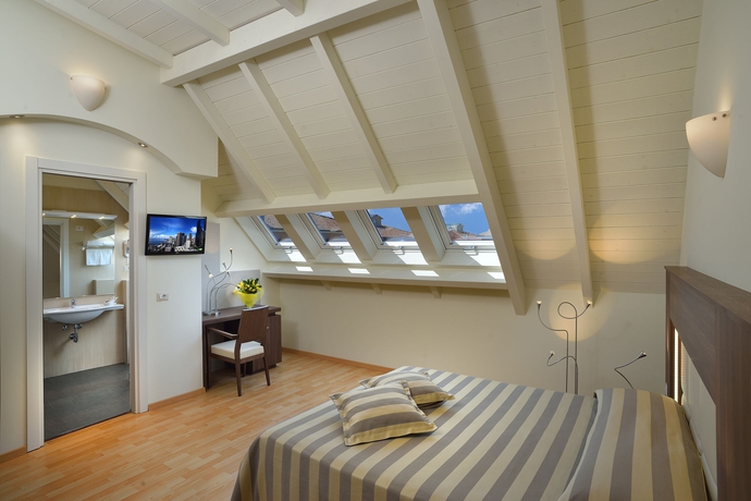 Imagen de la habitación del Hotel Astor, Bolonia. Foto 13