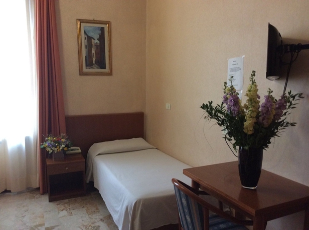 Imagen de la habitación del Hotel Astor, Piacenza. Foto 8