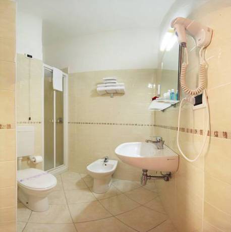 Imagen de la habitación del Hotel Astor, Pisa. Foto 10