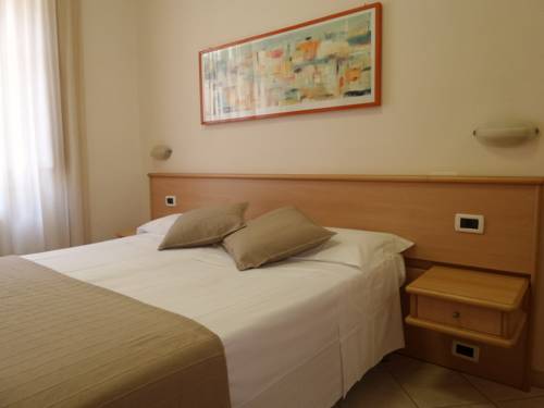 Imagen de la habitación del Hotel Astor, Pisa. Foto 15