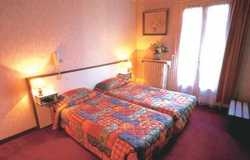 Imagen de la habitación del Hotel Astor Suresnes. Foto 3