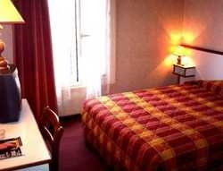 Imagen de la habitación del Hotel Astor Suresnes. Foto 4