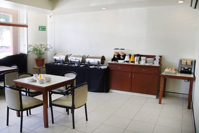 Imagen del bar/restaurante del Hotel Astor Tijuana. Foto 5