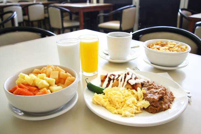 Imagen del bar/restaurante del Hotel Astor Tijuana. Foto 6