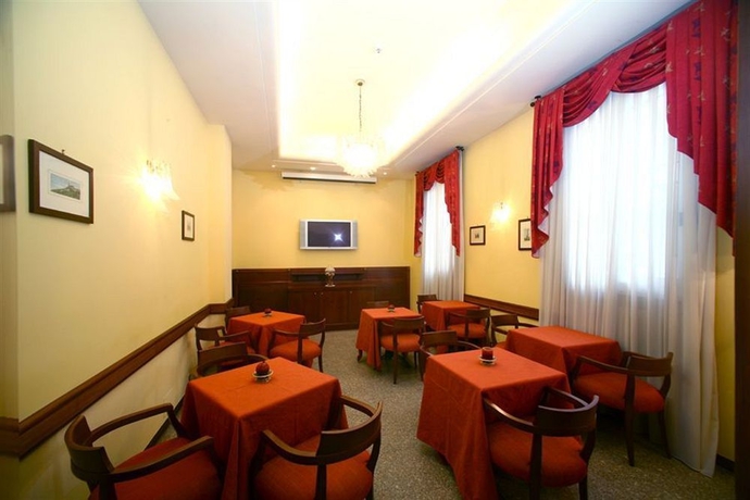 Imagen del bar/restaurante del Hotel Astoria, Bolonia. Foto 1