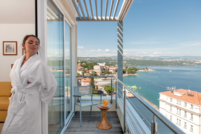 Imagen de los exteriores del Hotel Astoria Designhotel Opatija. Foto 9