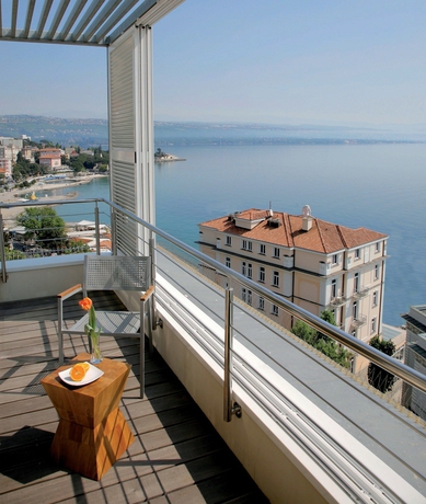 Imagen de los exteriores del Hotel Astoria Designhotel Opatija. Foto 15