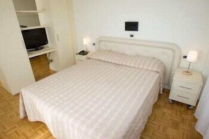 Imagen de la habitación del Hotel Astoria Fidenza. Foto 13