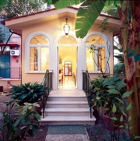 Imagen de los exteriores del Hotel Astoria Garden. Foto 8