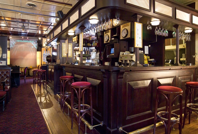 Imagen del bar/restaurante del Hotel Astoria, Ginebra. Foto 2