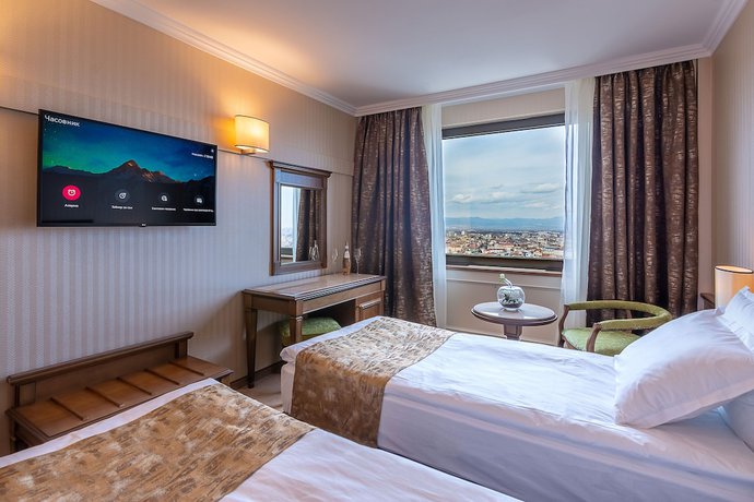 Imagen de la habitación del Hotel Astoria Grand Hotel. Foto 7