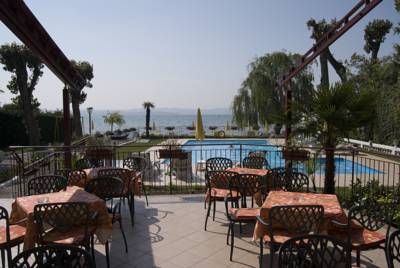 Imagen de la piscina del Hotel Astoria Lido. Foto 4
