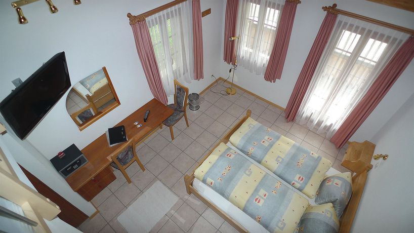 Imagen de la habitación del Hotel Astoria, Obergoms. Foto 10